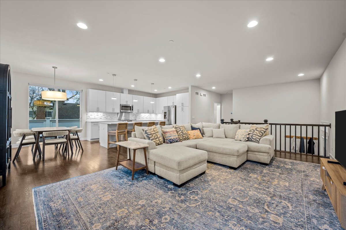 834 Chestnut Street Deerfield, IL 60015 - Photo 2 of 22 a living room with furniture and a table