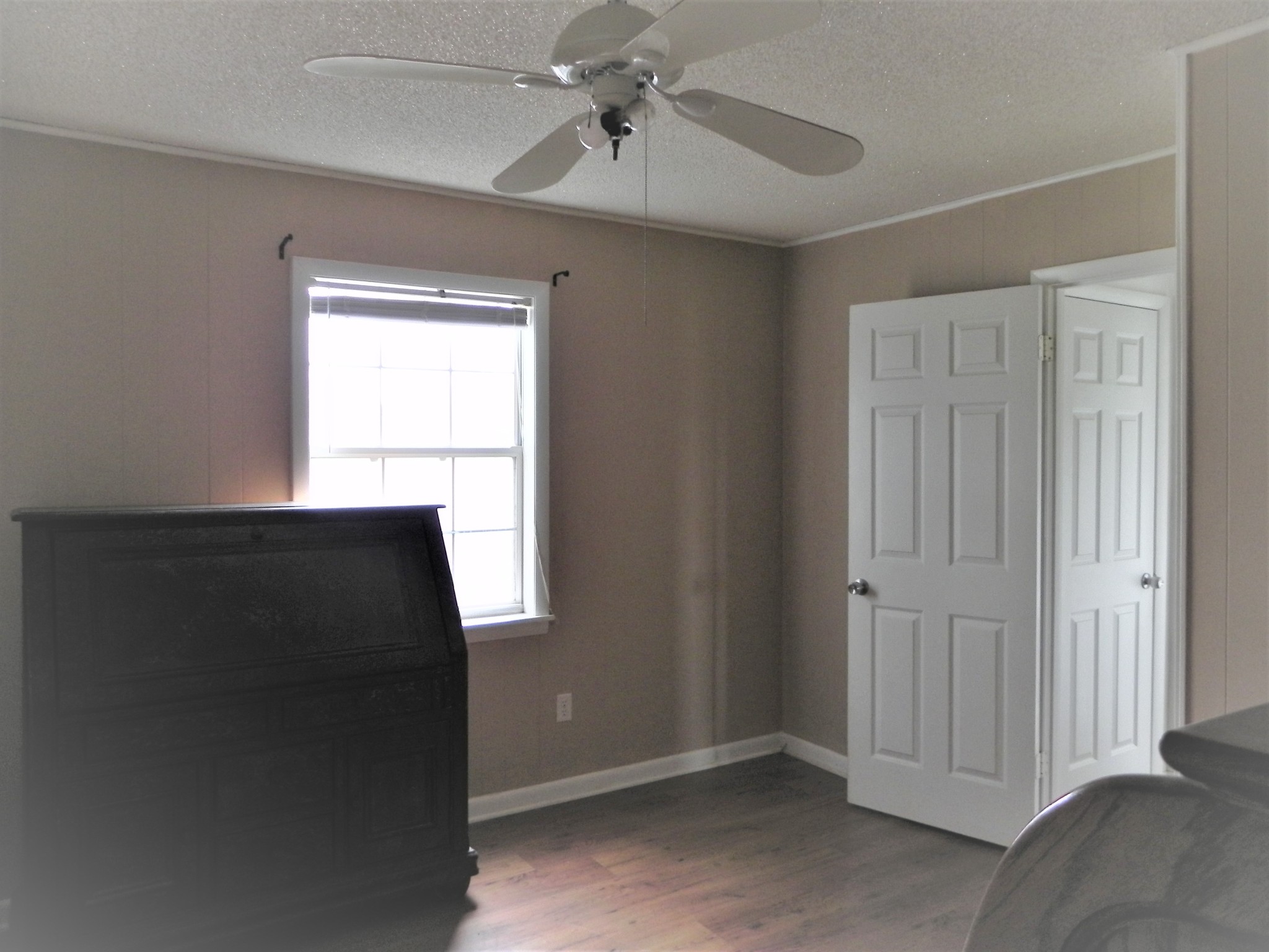 444 Nixon Road Red Boiling Springs, TN 37150 - Photo 18 of 41 an empty room with windows and cabinet