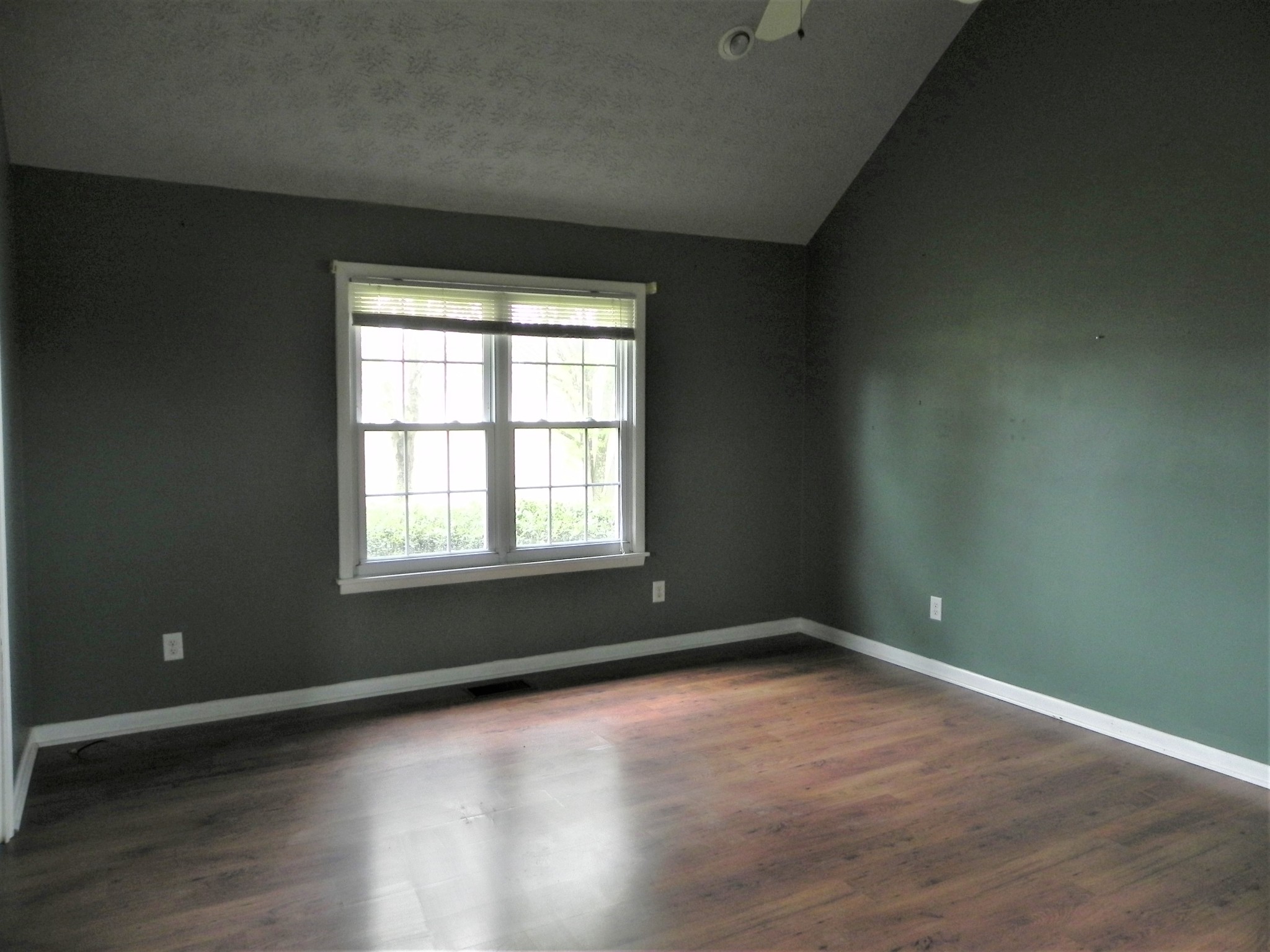 444 Nixon Road Red Boiling Springs, TN 37150 - Photo 19 of 41 an empty room with wooden floor and windows