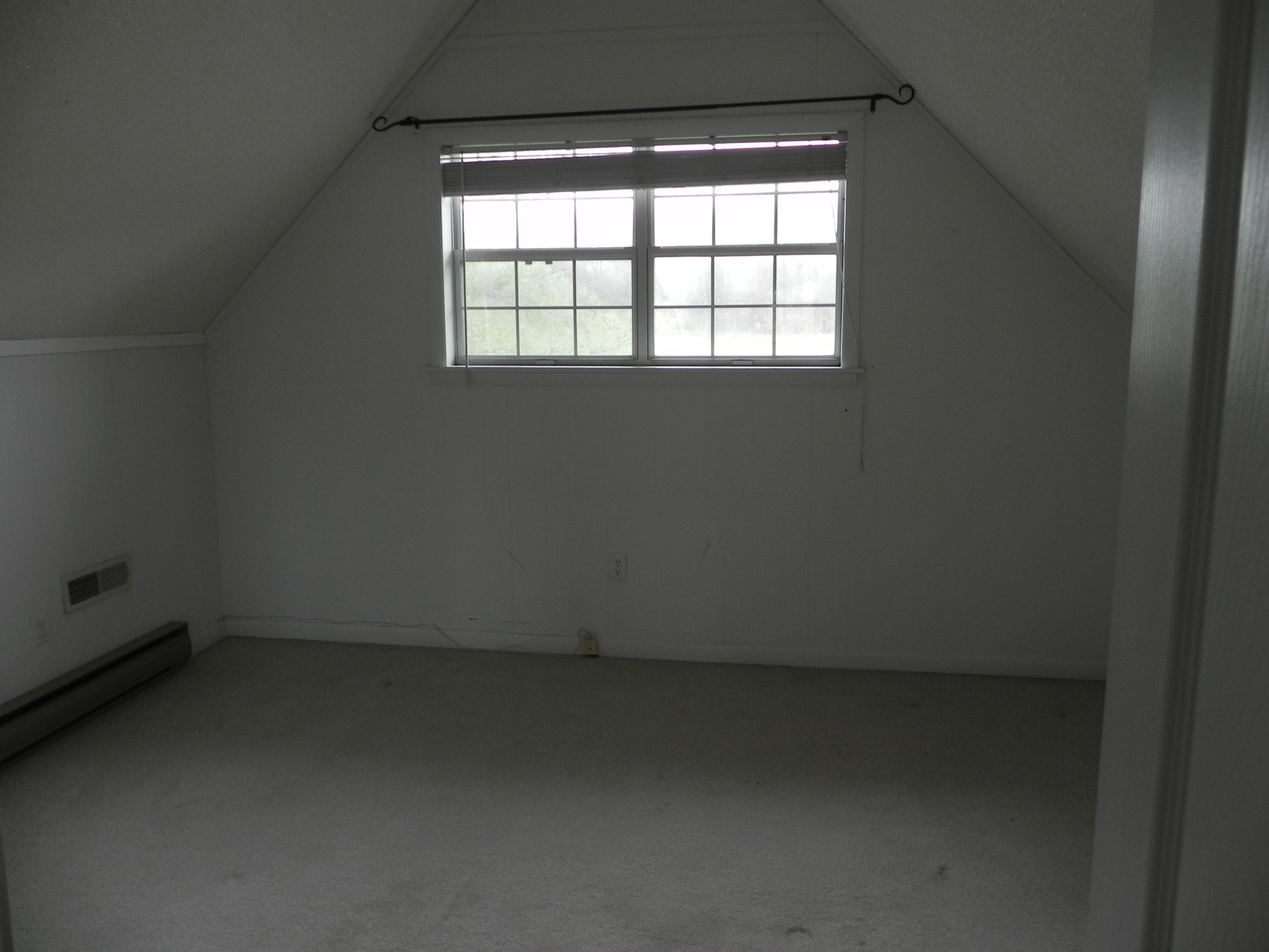 444 Nixon Road Red Boiling Springs, TN 37150 - Photo 28 of 41 an empty room with a window