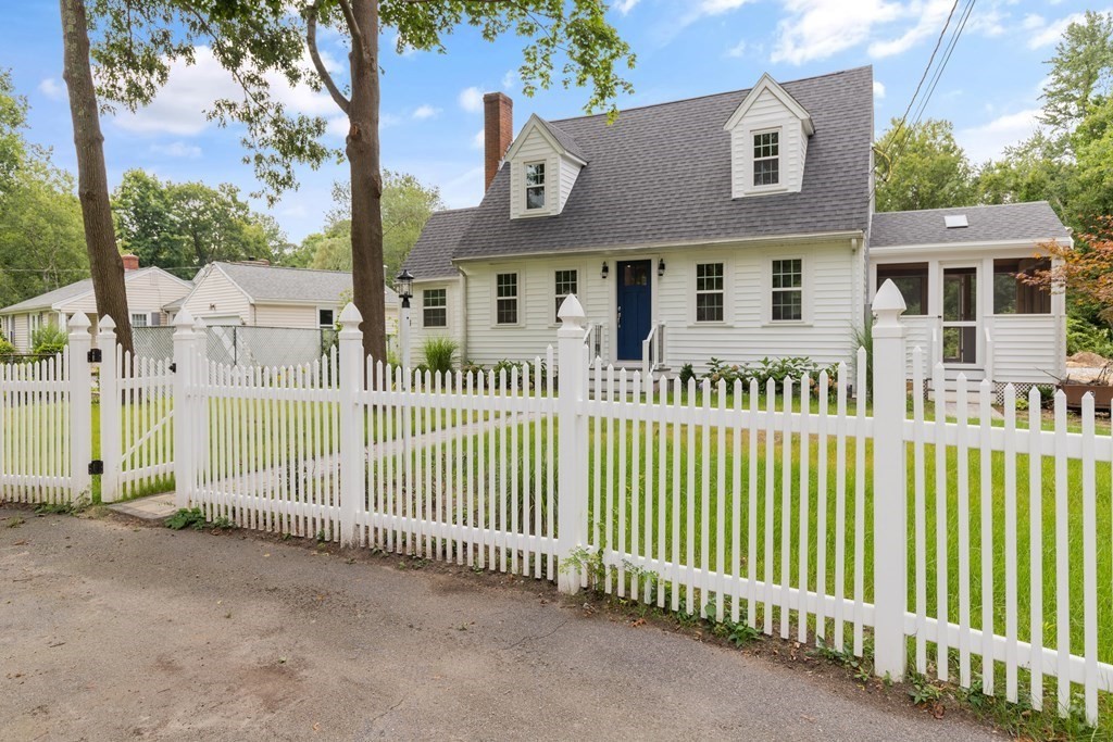129 Lawson Road Scituate, MA 02066 - Photo 2 of 38 Gallery Image 2