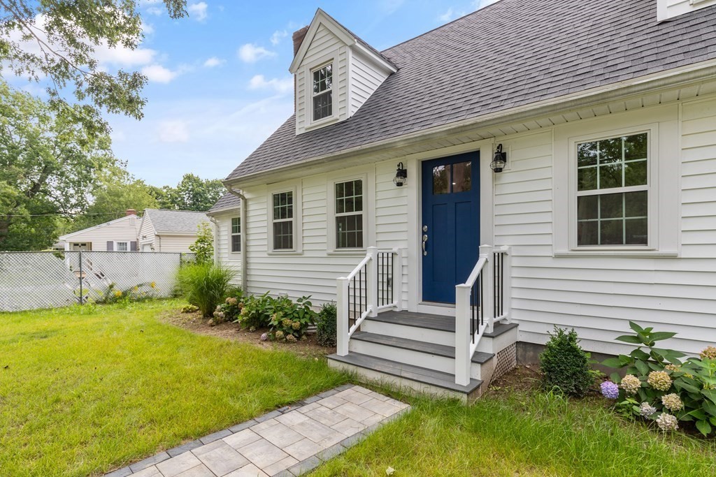 129 Lawson Road Scituate, MA 02066 - Photo 3 of 38 Gallery Image 3