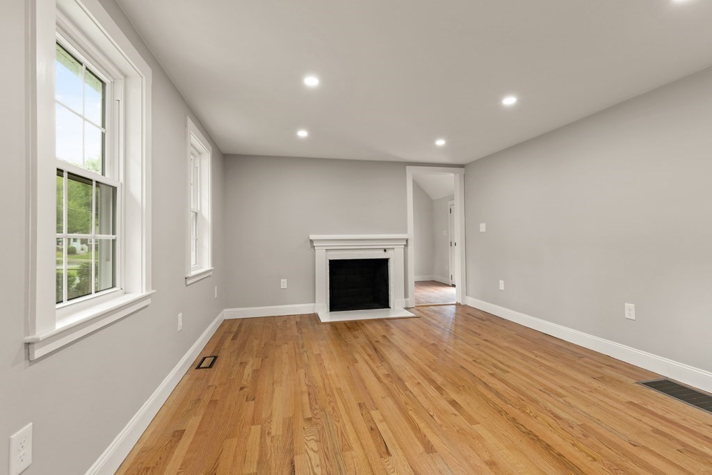 129 Lawson Road Scituate, MA 02066 - Photo 8 of 38 Gallery Image 8