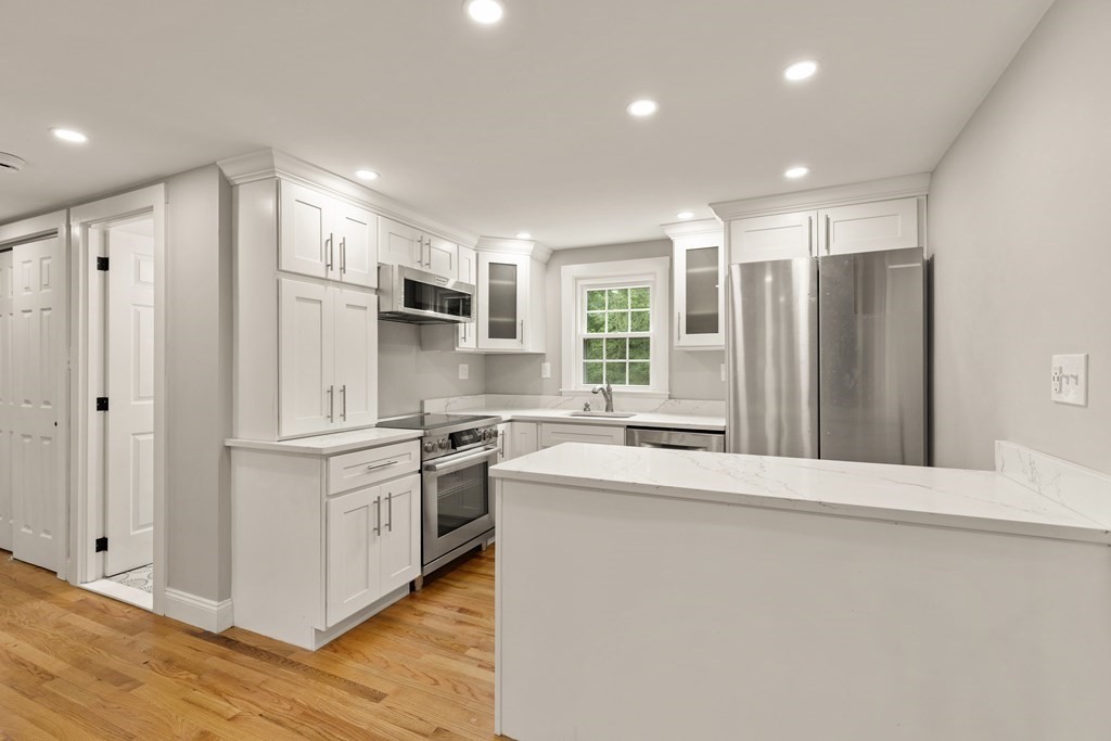 129 Lawson Road Scituate, MA 02066 - Photo 9 of 38 Gallery Image 9