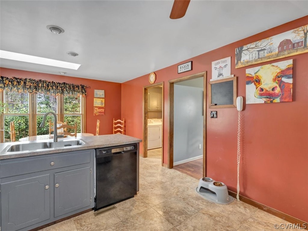 7612 Genuine Risk Lane Midlothian, VA 23112 - Photo 12 of 30 Kitchen with Eat In Area/Breakfast Nook with acces