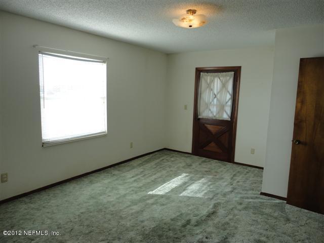 284 Barrataria Drive St. Augustine, FL 32080 - Photo 11 of 24 an empty room with a window