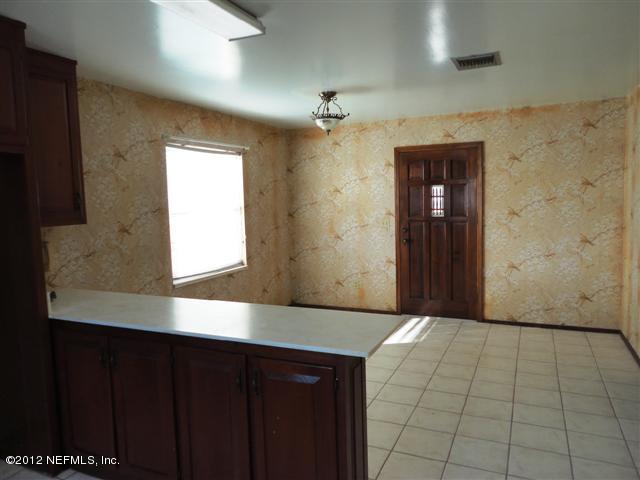 284 Barrataria Drive St. Augustine, FL 32080 - Photo 7 of 24 a view of an empty room with a window