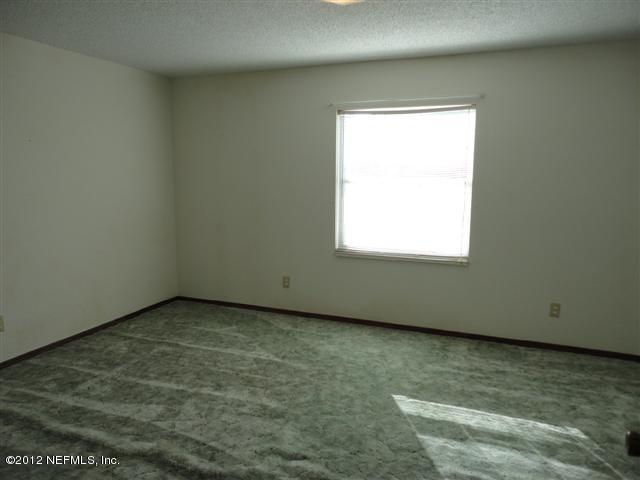 284 Barrataria Drive St. Augustine, FL 32080 - Photo 8 of 24 an empty room with a window