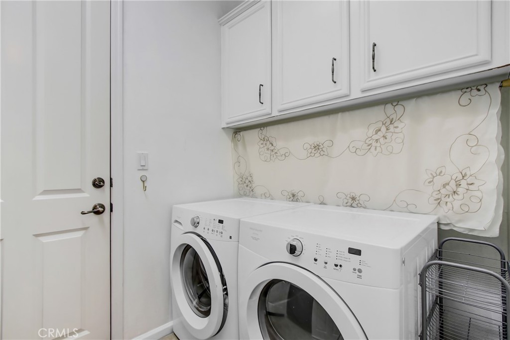 36109 Eagle Lane Beaumont, CA 92223 - Photo 24 of 42 a utility room with dryer and washer