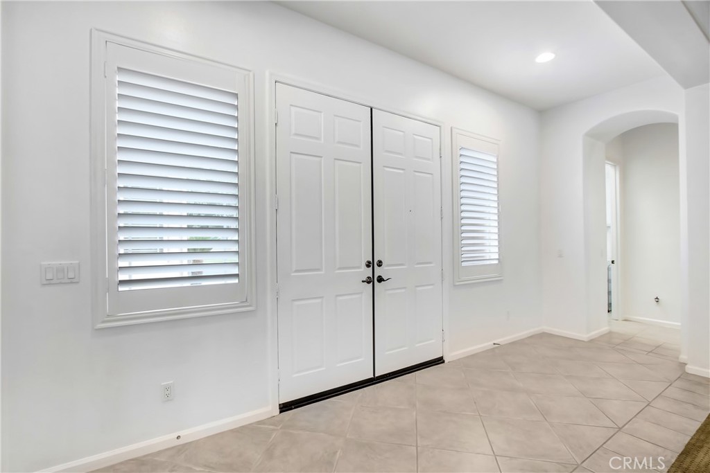 36109 Eagle Lane Beaumont, CA 92223 - Photo 9 of 42 an empty room with a window