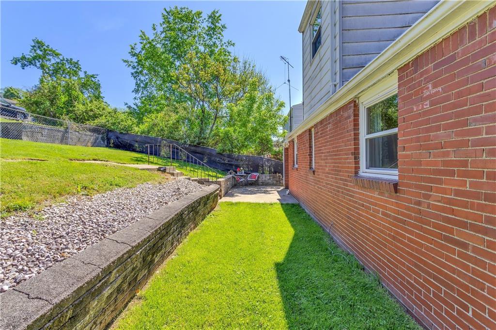 1117 Broughton Road Pittsburgh, PA 15236 - Photo 31 of 37 Yard
