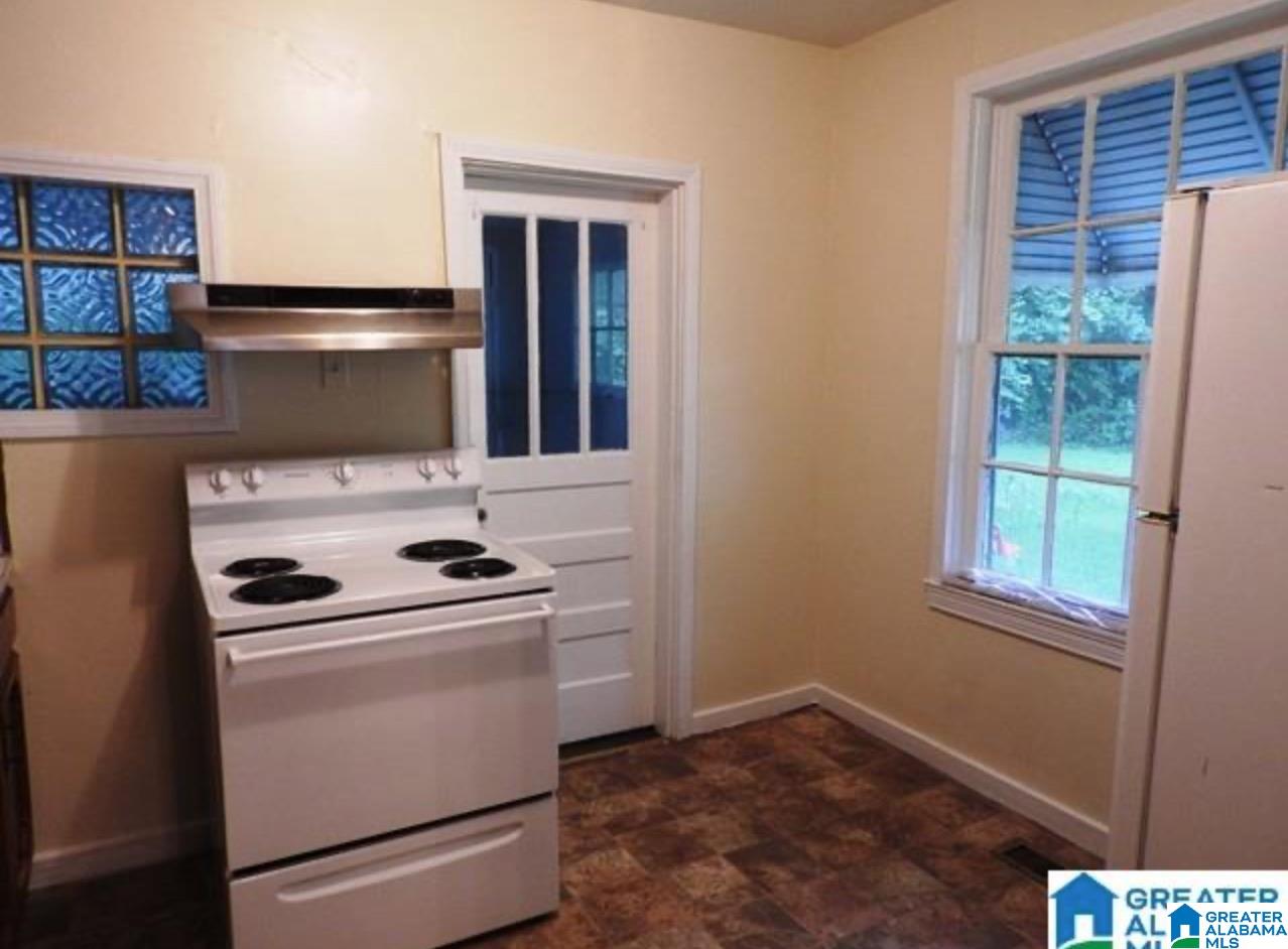 637 26th Street Southwest Birmingham, AL 35211 - Photo 3 of 16