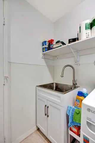 a close view of sink and tap