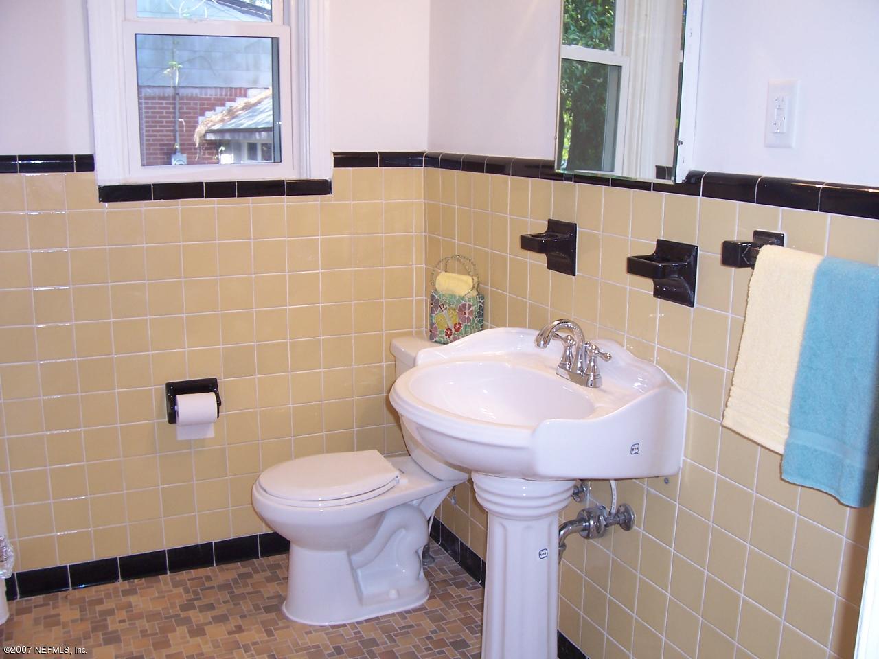 4030 London Road Jacksonville, FL 32207 - Photo 14 of 14 Guest Bath