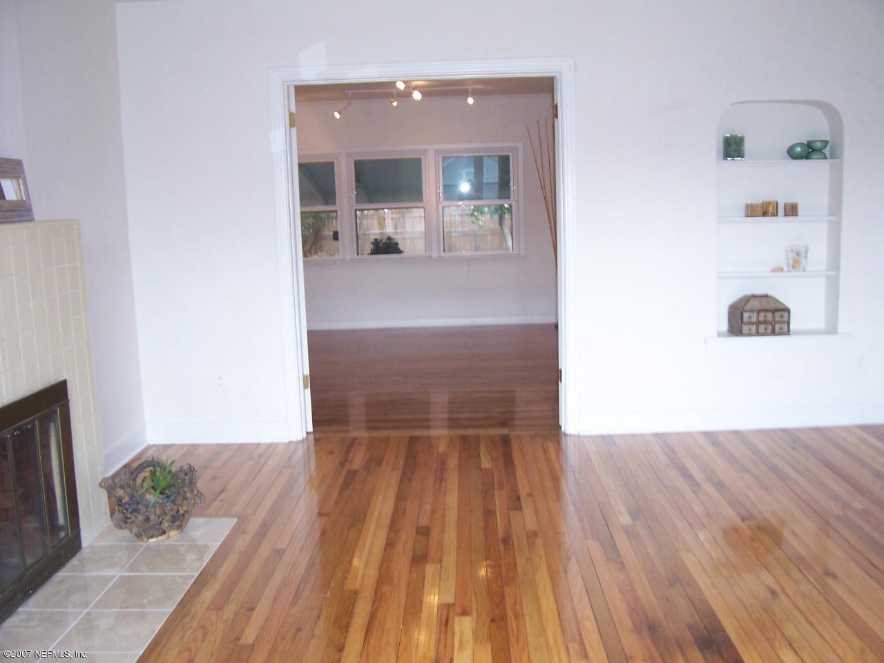 4030 London Road Jacksonville, FL 32207 - Photo 4 of 14 Living Room 2