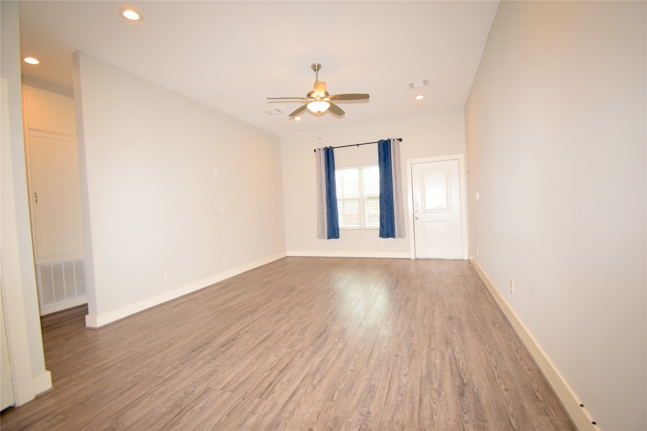 3241 Dixie Drive, Unit A Houston, TX 77021 - Photo 2 of 13 Livingroom /Dining are