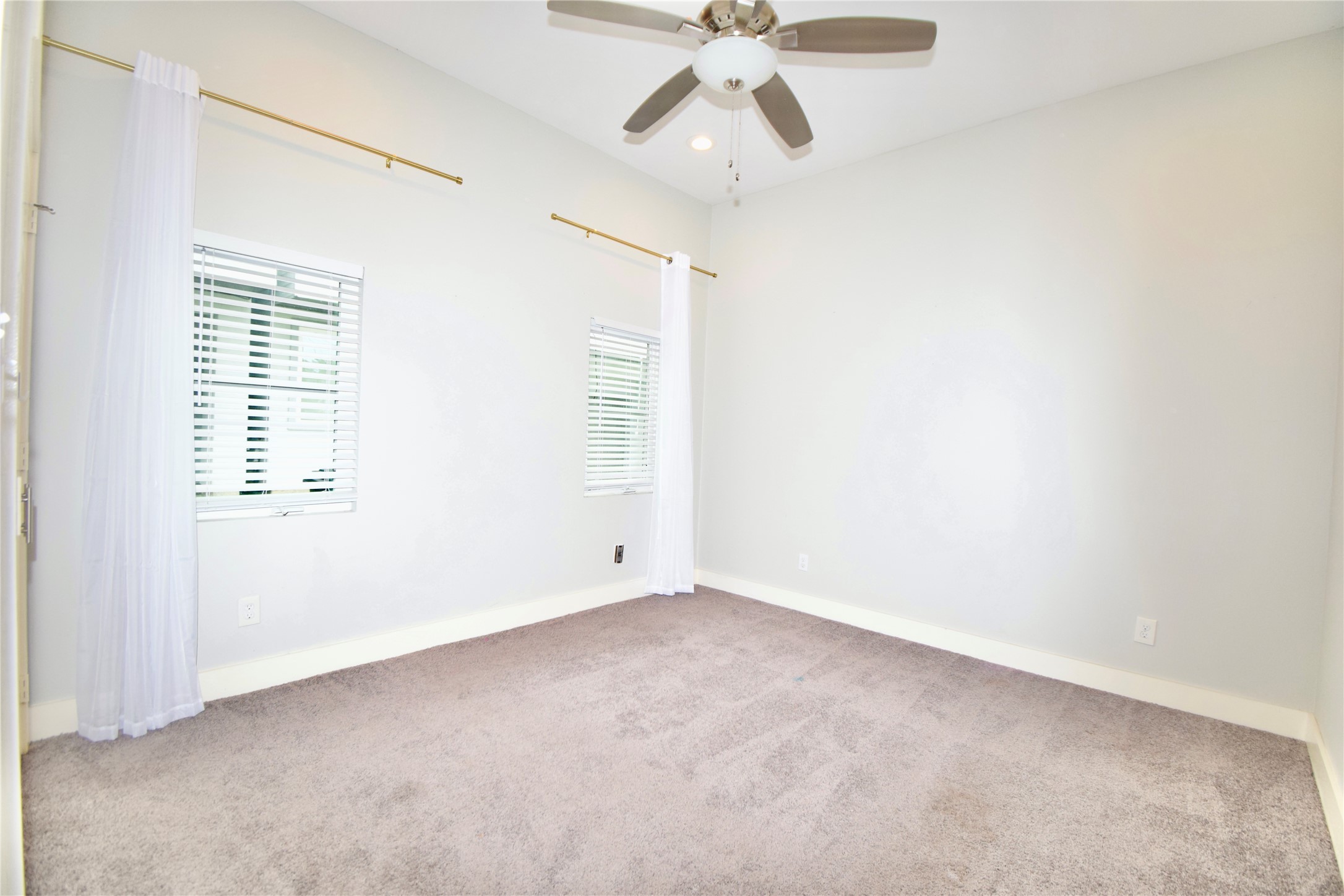 3241 Dixie Drive, Unit A Houston, TX 77021 - Photo 4 of 13 Primary bedroom