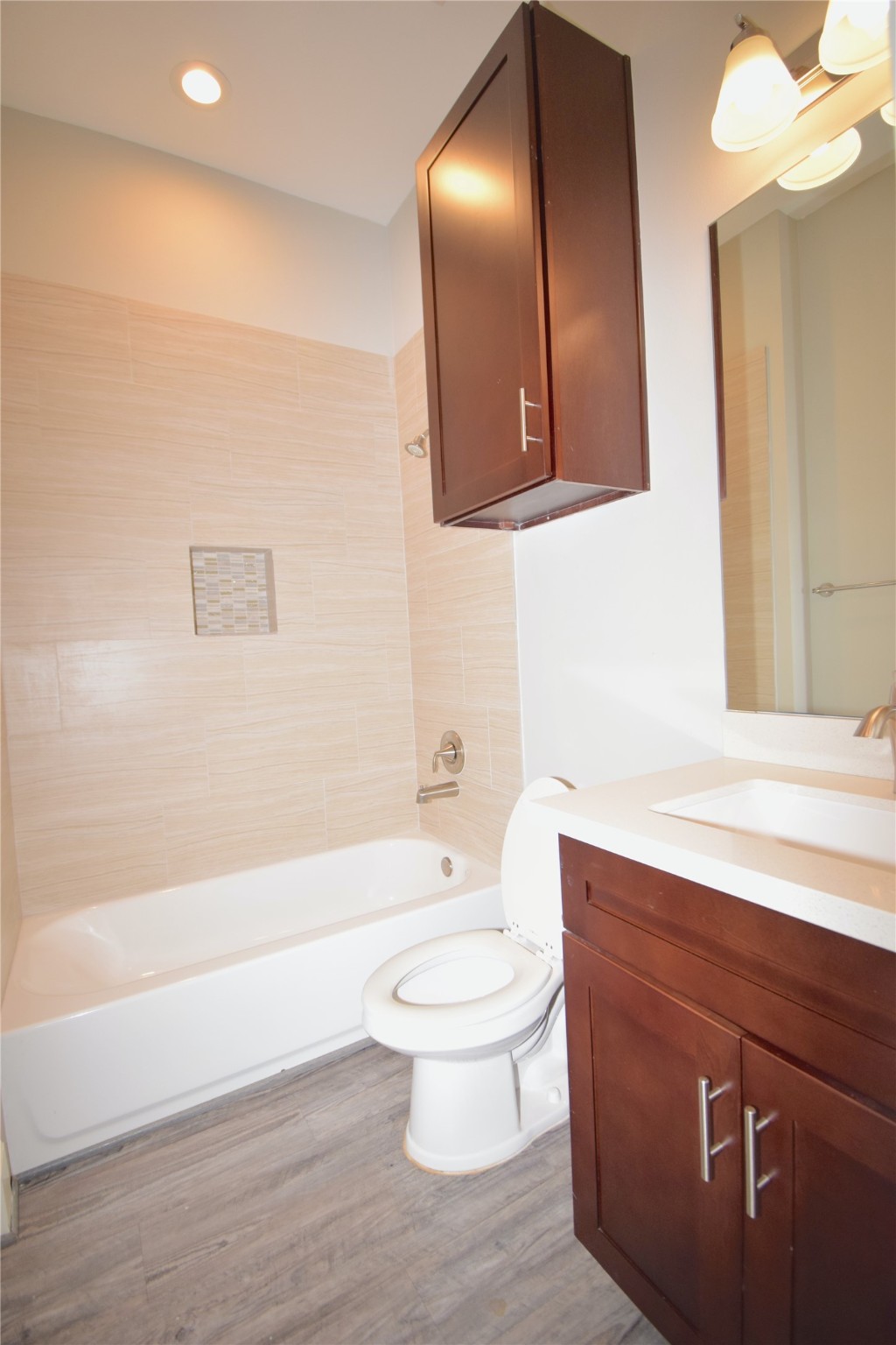 3241 Dixie Drive, Unit A Houston, TX 77021 - Photo 9 of 13 Second bathroom