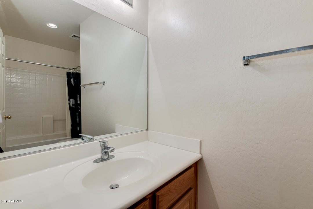 6664 East Refuge Road Florence, AZ 85132 - Photo 26 of 37 6664RefugeUpstairsGuestBathroom1