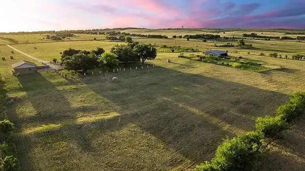 $899,000 | 3739 South Farm-to-Market 2184, Rogers, TX 76569