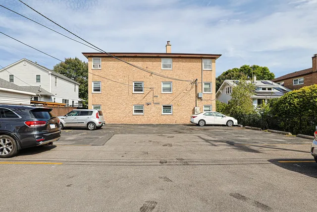 $169,000 | 2222 North Harlem Avenue, Unit 2NW, Elmwood Park, IL 60707