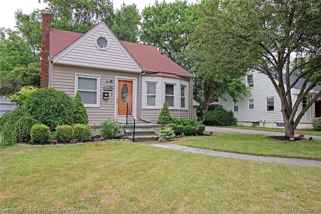 2020 Harvard Road Berkley, MI 48072 - Photo 3 of 45 3) Front.jpg