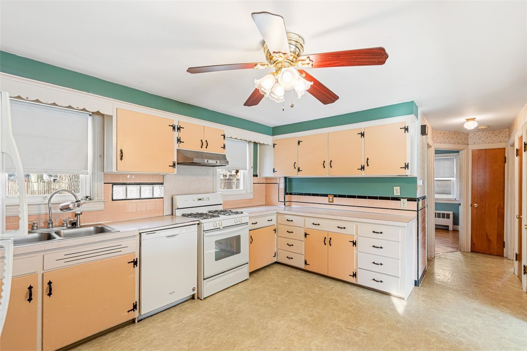 359 Williston Way Pawtucket, RI 02861 - Photo 9 of 46