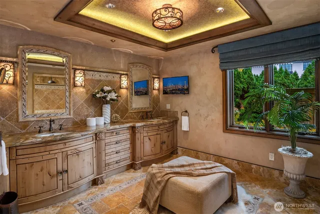 $9,995,000 | 3639 West Mercer Way, Mercer Island, WA 98040