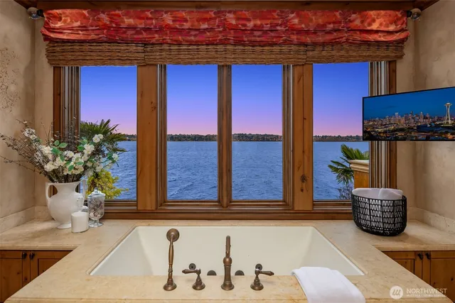 $9,995,000 | 3639 West Mercer Way, Mercer Island, WA 98040