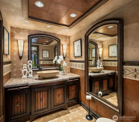 $9,995,000 | 3639 West Mercer Way, Mercer Island, WA 98040