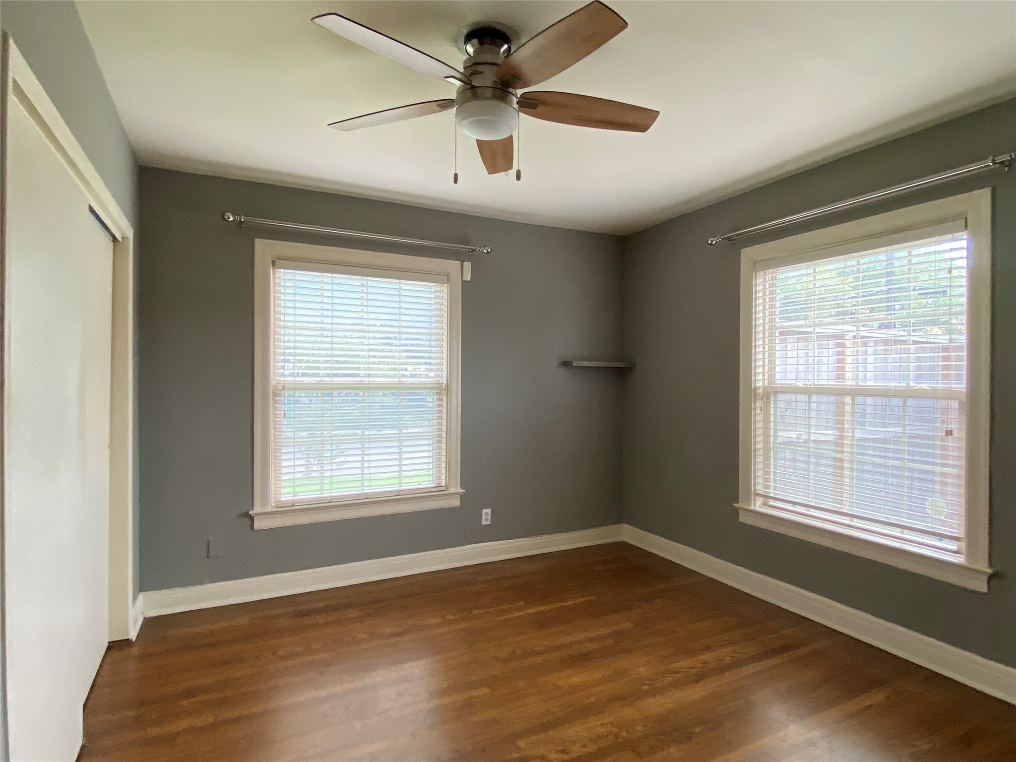 1918 Sul Ross Street, Unit B Houston, TX 77098 - Photo 13 of 17 a view of an empty room with wooden floor and a window