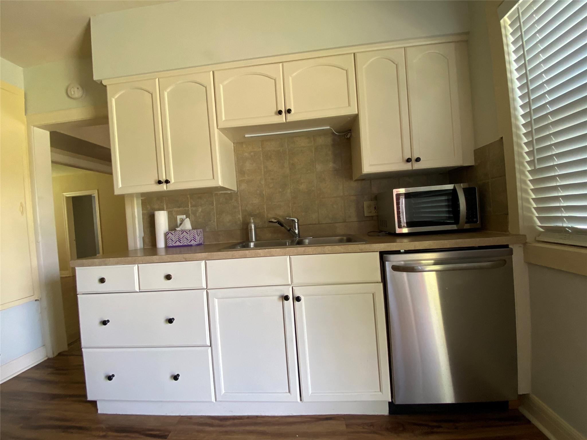 1918 Sul Ross Street, Unit B Houston, TX 77098 - Photo 6 of 17 a kitchen with granite countertop white cabinets and stainless steel appliances