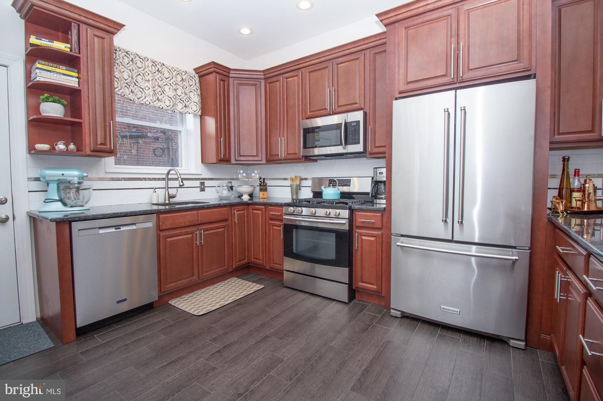 1717 West Ritner Street Philadelphia, PA 19145 - Photo 8 of 35 Beautiful SS appliances