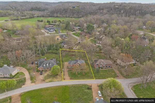 $699,900 | 465 Harpeth Meadows Drive, Kingston Springs, TN 37082