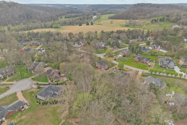 $699,900 | 465 Harpeth Meadows Drive, Kingston Springs, TN 37082