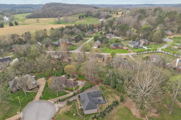 $699,900 | 465 Harpeth Meadows Drive, Kingston Springs, TN 37082