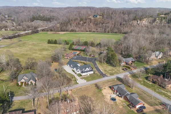 $699,900 | 465 Harpeth Meadows Drive, Kingston Springs, TN 37082