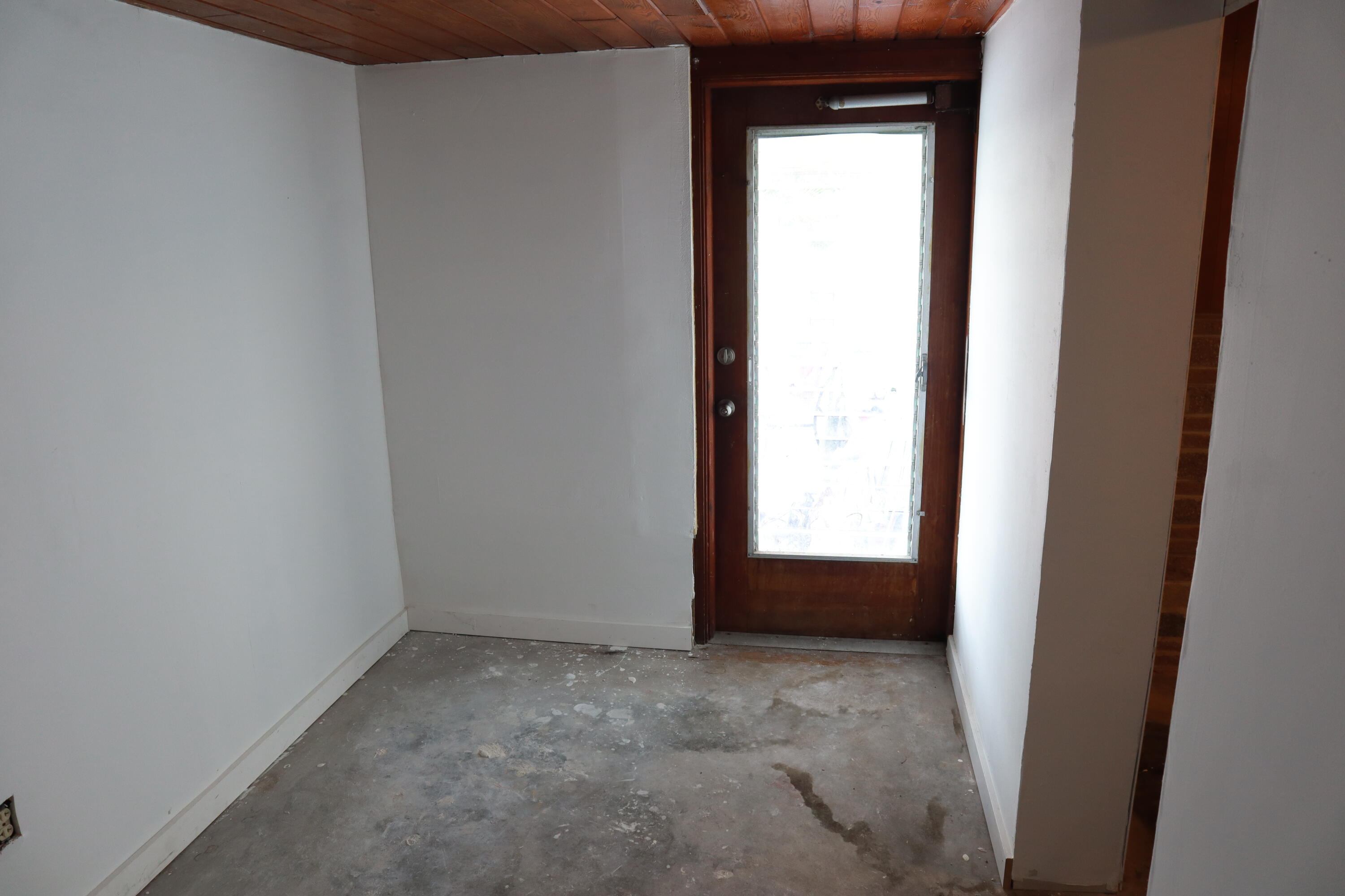 360 Kismet Avenue Pahokee, FL 33476 - Photo 12 of 100 a view of an empty room and a window