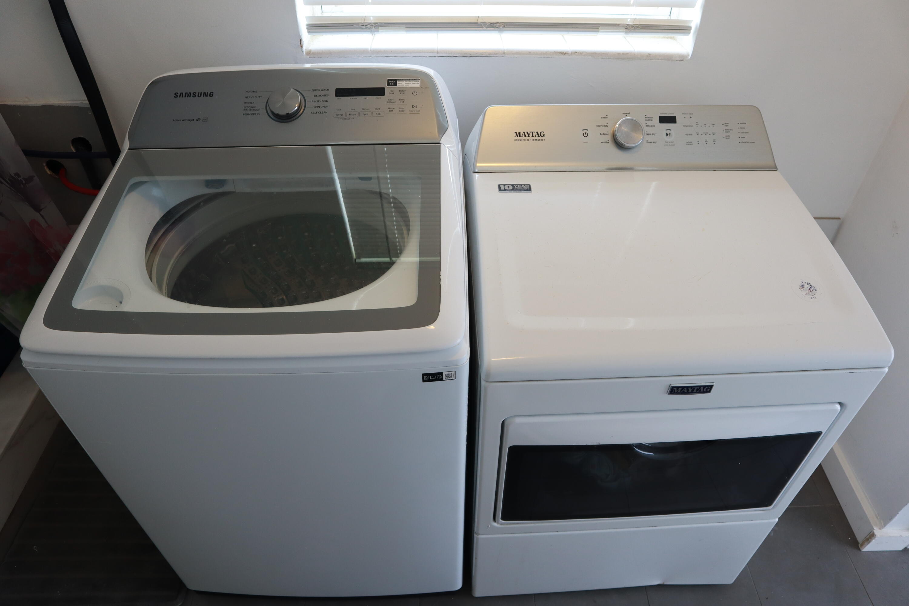 360 Kismet Avenue Pahokee, FL 33476 - Photo 5 of 100 a utility room with dryer and washer