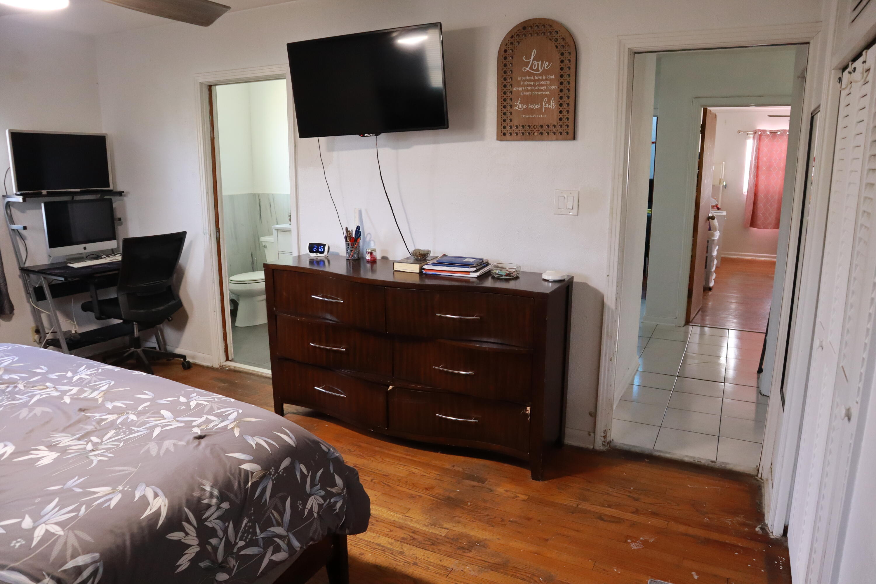 360 Kismet Avenue Pahokee, FL 33476 - Photo 56 of 100 a bedroom with a bed and a flat screen tv