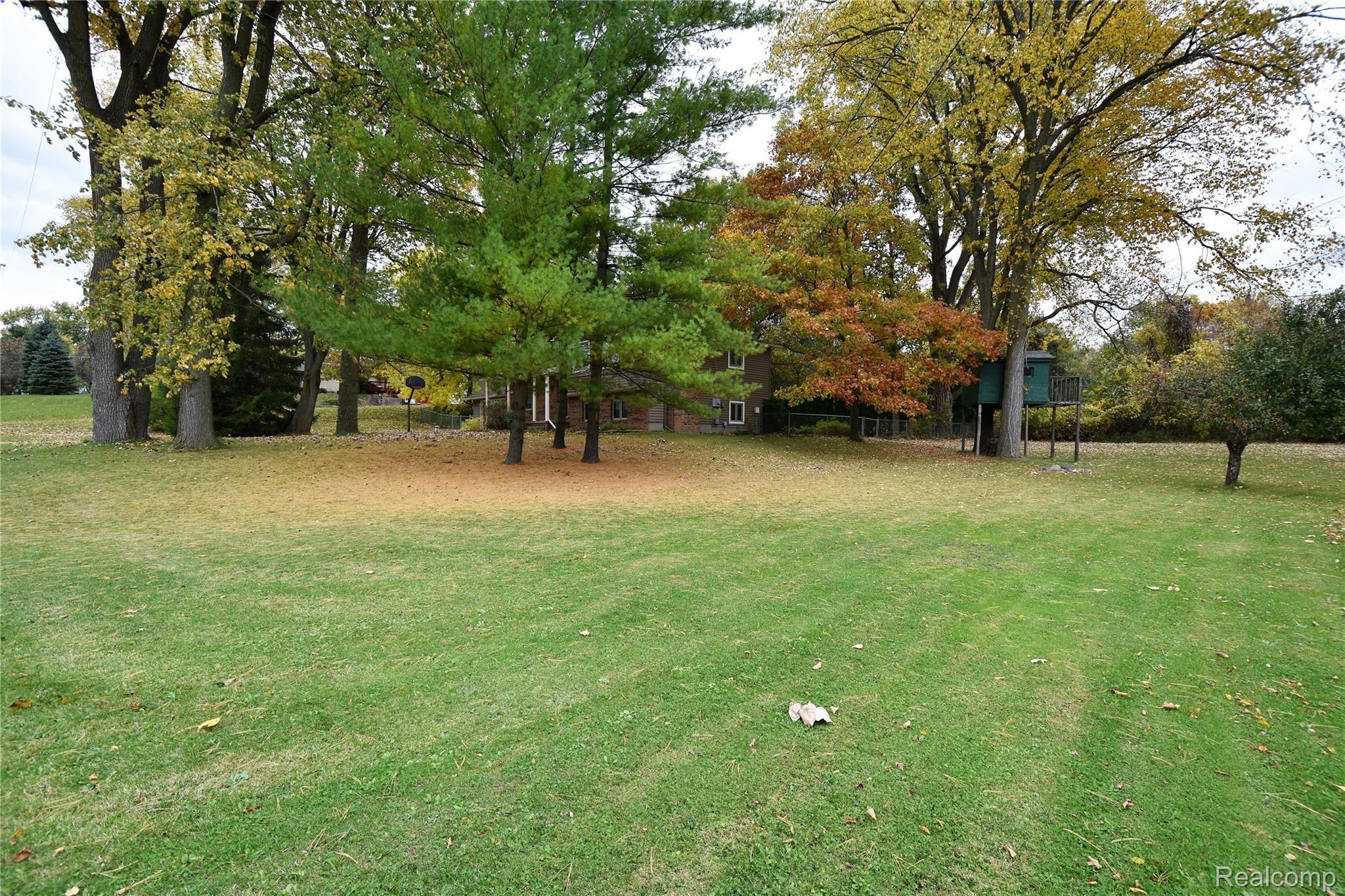 10498 Carmer Road Fenton, MI 48430 - Photo 36 of 40 DSC_5179.JPG