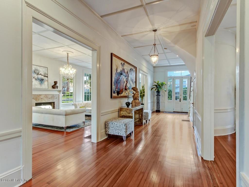 2959 Riverside Avenue Jacksonville, FL 32205 - Photo 9 of 48 Foyer entrance