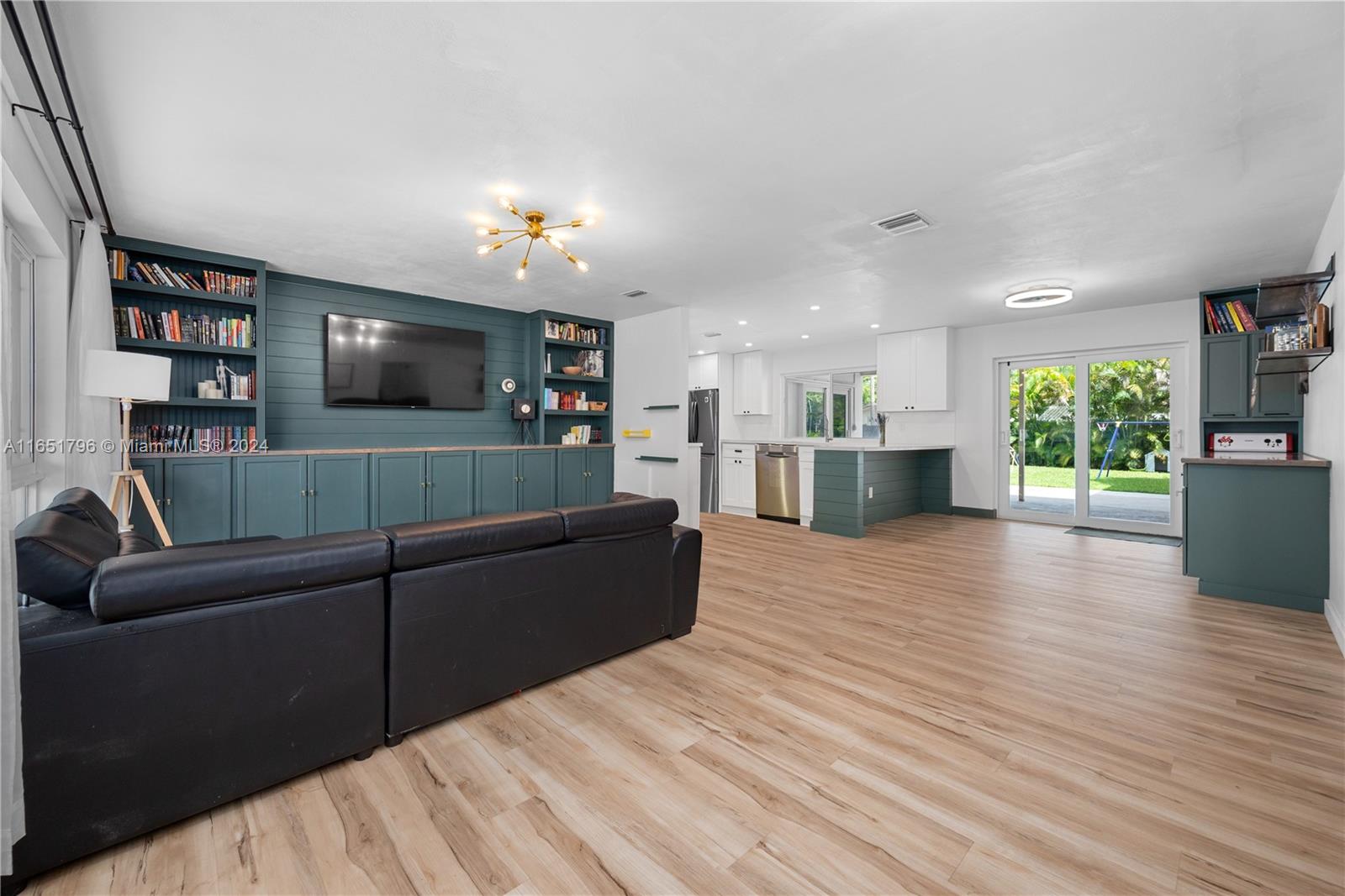 4601 Jackson Street Hollywood, FL 33021 - Photo 5 of 33