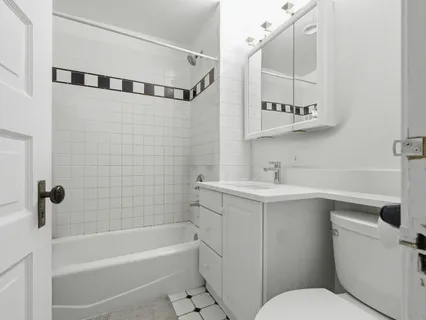 $2,349,000 | 863 West Newport Avenue, Chicago, IL 60657