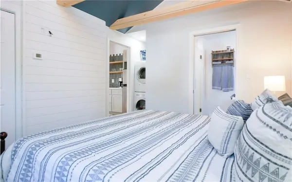 $2,200 | 38 Hilltop Avenue, Unit COTTAGE, Middletown, RI 02842