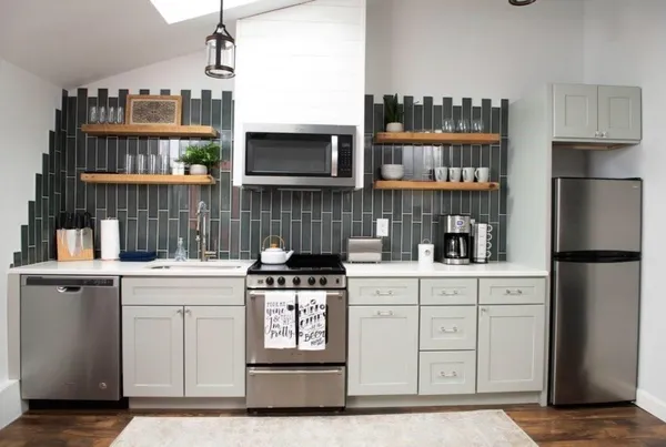 $2,200 | 38 Hilltop Avenue, Unit COTTAGE, Middletown, RI 02842