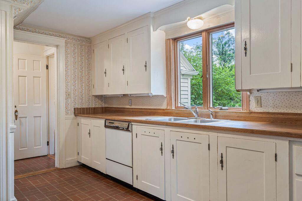 5 Phillips Road Falmouth, ME 04105 - Photo 14 of 58 5_DSC06326