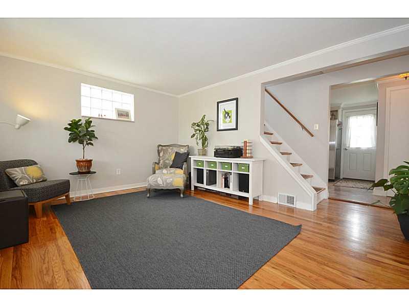 4278 Glen Lytle Road Greenfield, PA 15217 - Photo 2 of 25 Living Room.