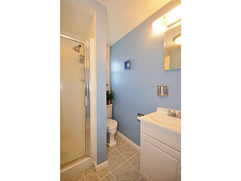 4278 Glen Lytle Road Greenfield, PA 15217 - Photo 15 of 25 Full Bath.