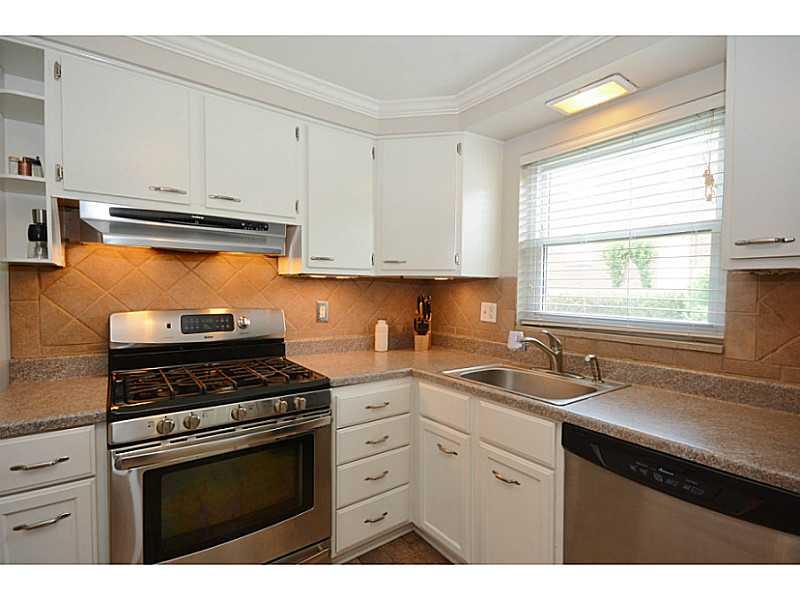 4278 Glen Lytle Road Greenfield, PA 15217 - Photo 5 of 25 Kitchen.